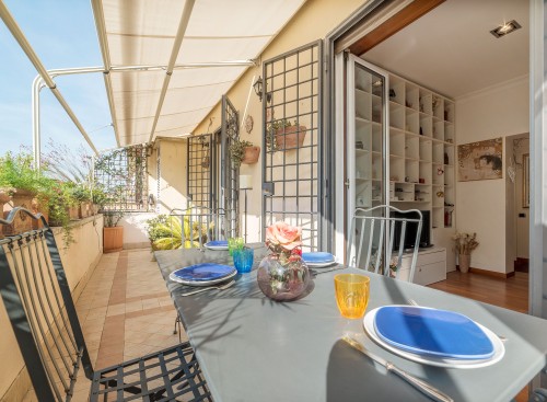 Romantic Apartment with Terrace in San Giovanni