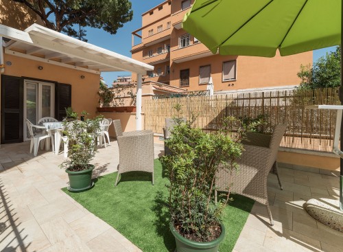 Piramide Apartment with Private Garden