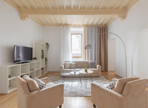 Navona White and Stylish Apartment