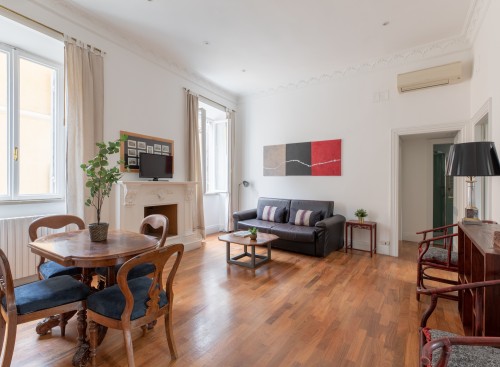 Spanis Steps Elegant Apartment